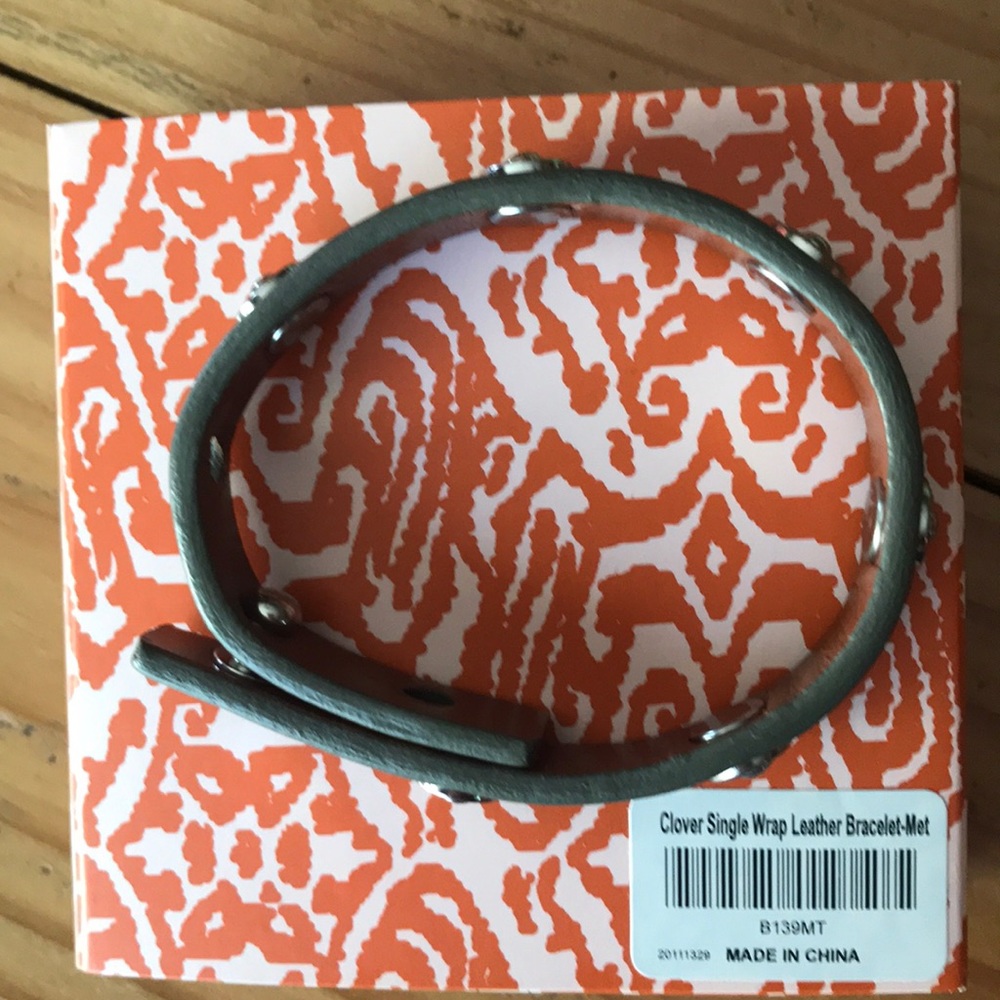 Stella & Dot clover single wrap bracelet